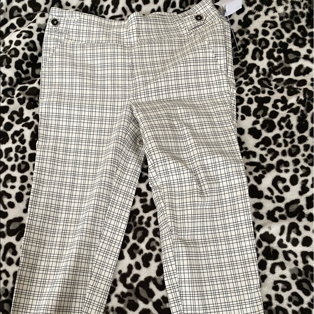 White /Black dressy ankle skinny pant